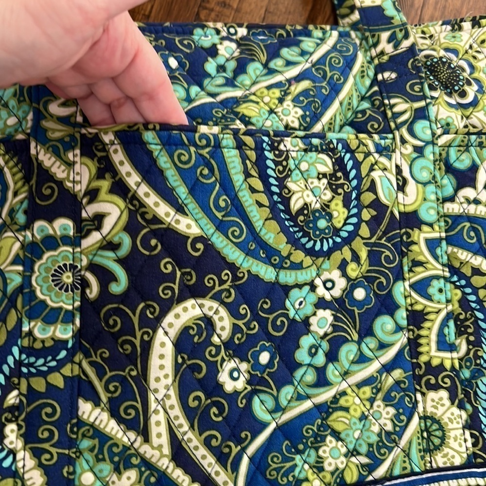Vera Bradley Tote Bag Cloth Quilted Floral Blue and Green with zipper closure - Picture 5 of 15